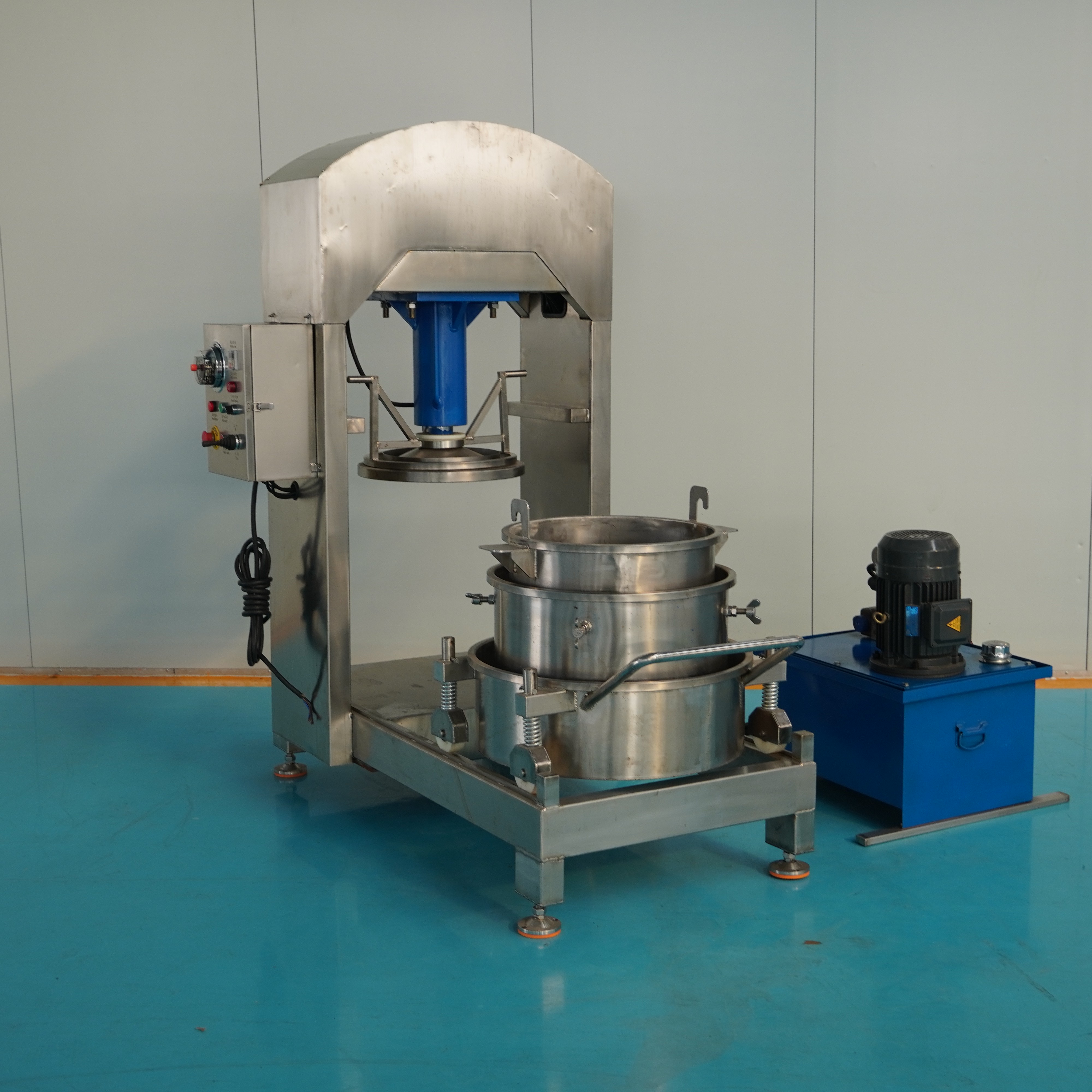 Extractor de jugo con prensa hidráulica