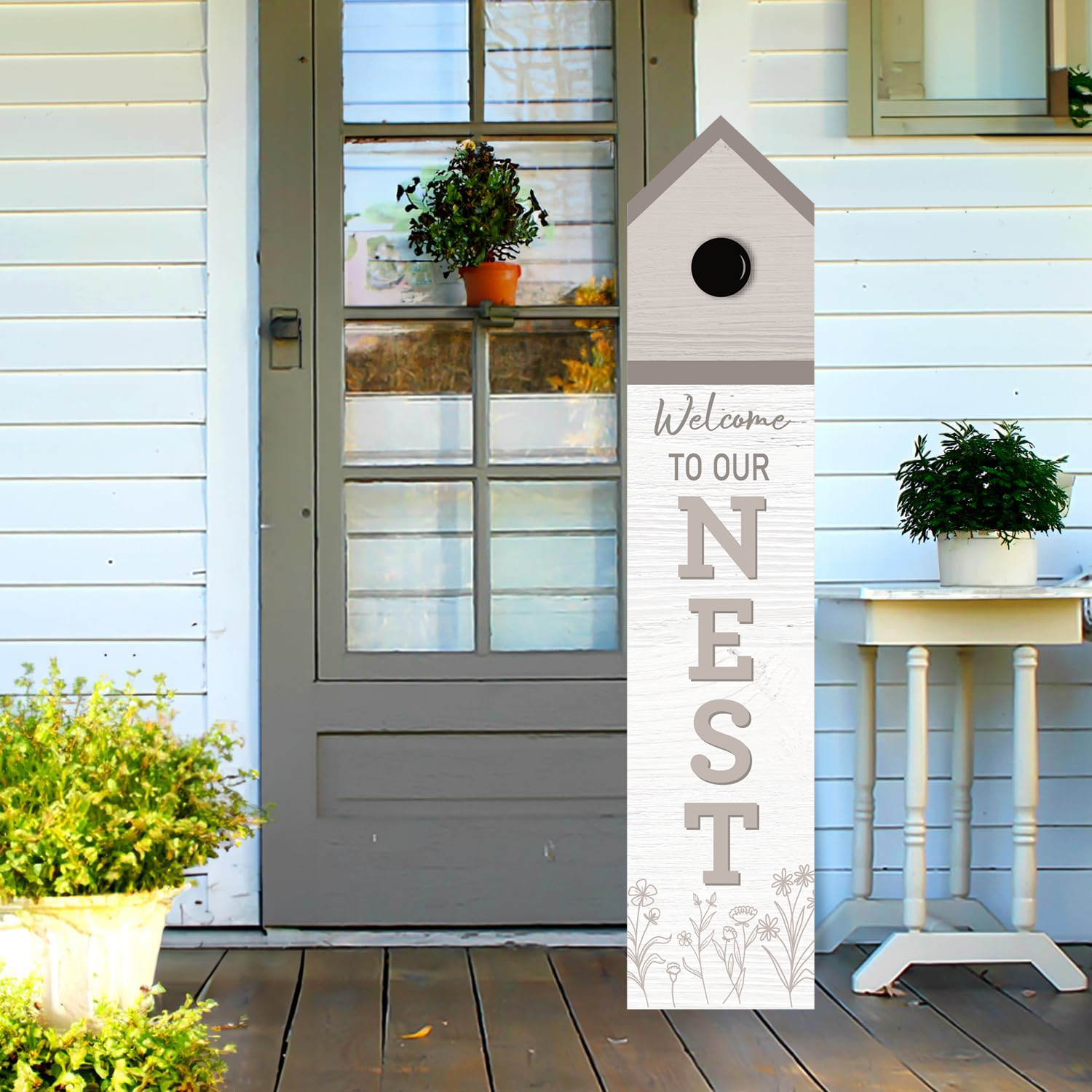 Деревянный большой вертикальный декор для крыльца 