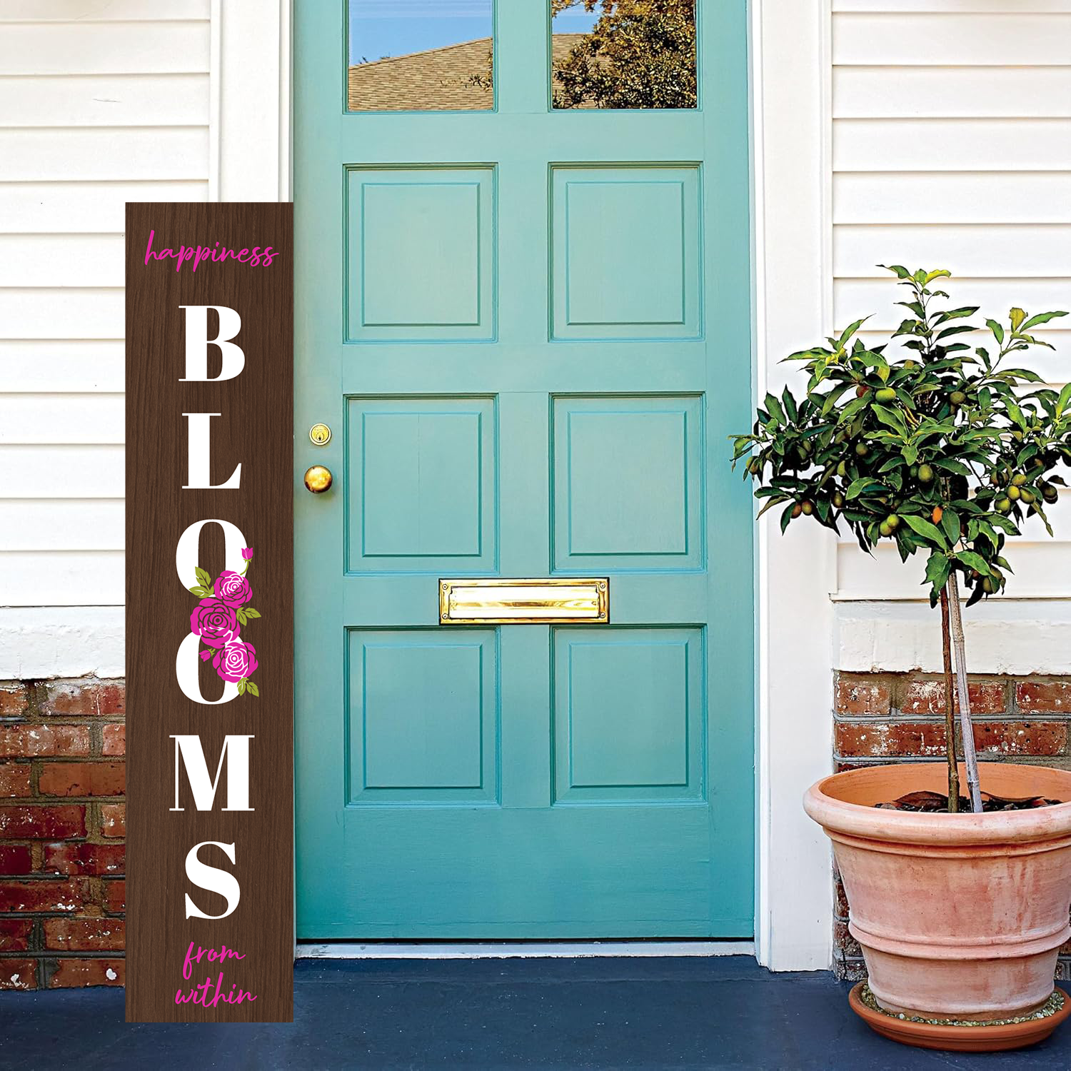 Деревянный большой вертикальный декор для крыльца 