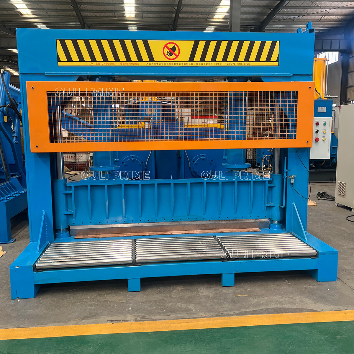 Гидравлический резак для резиновых тюков / Резак для резины