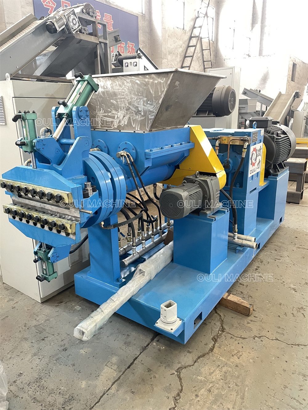 Горячая подача резинового экструдера