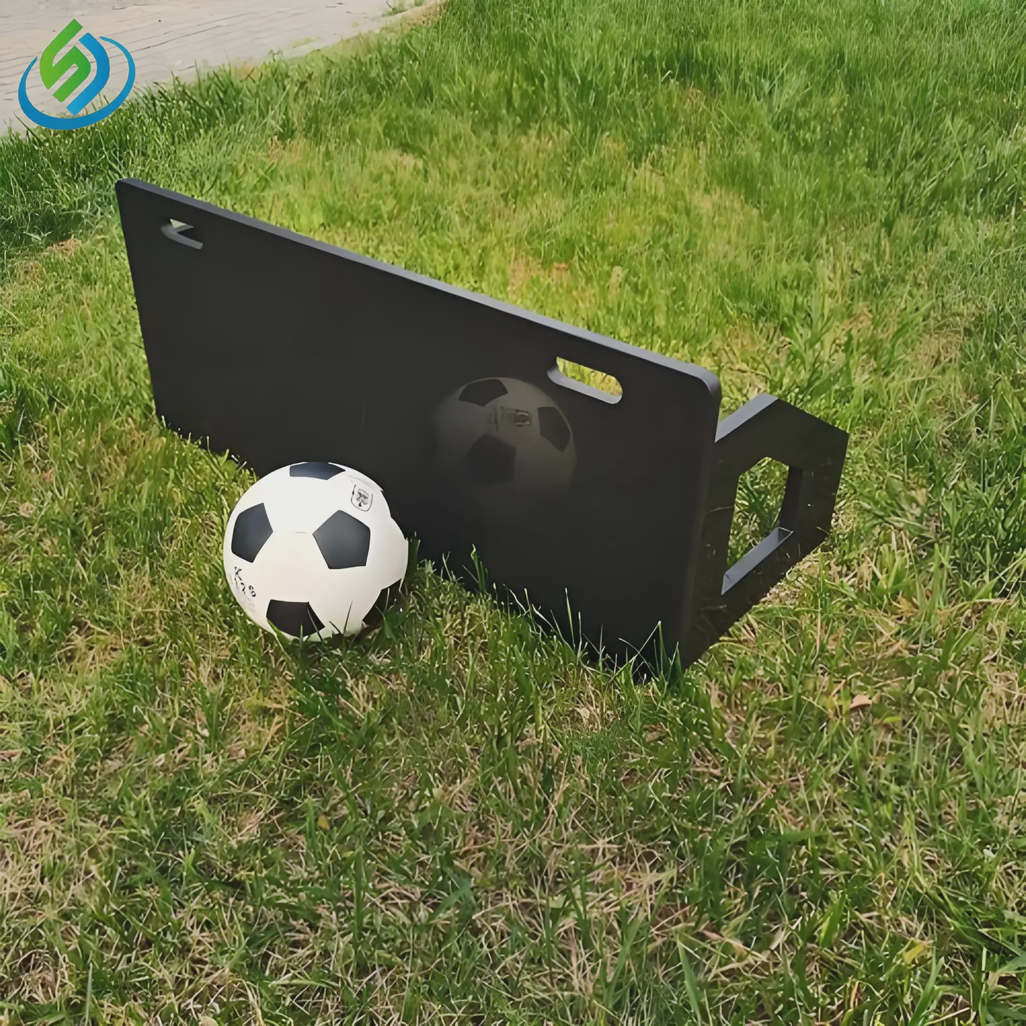 Футбольный отбойный щит