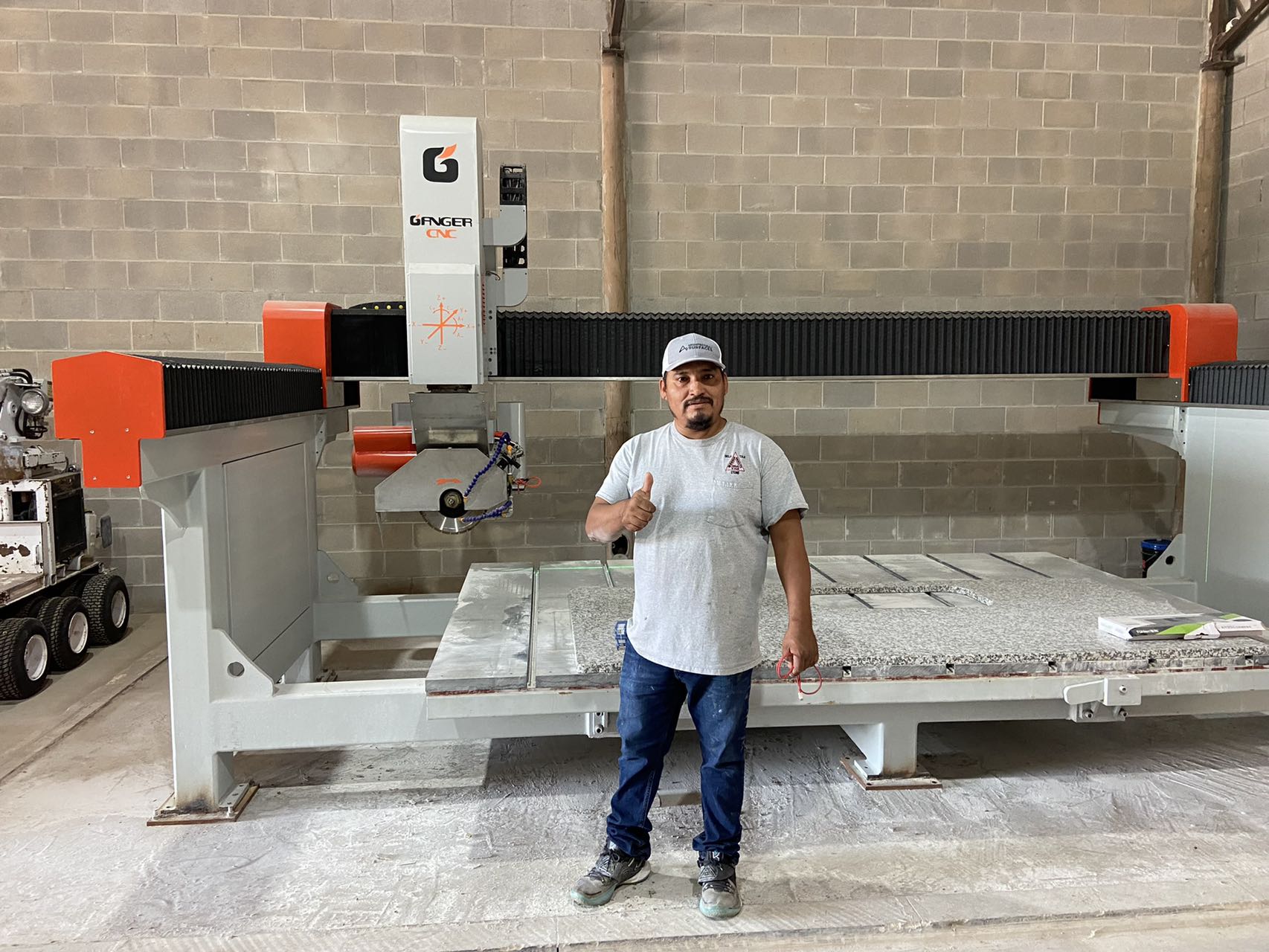 Nuestra Sierra CNC de 5 Ejes Funciona Perfectamente Después de 3 Años en EE. UU. Nuestra Sierra CNC de 5 Ejes Funciona Perfectamente Después de 3 Años en EE. UU.