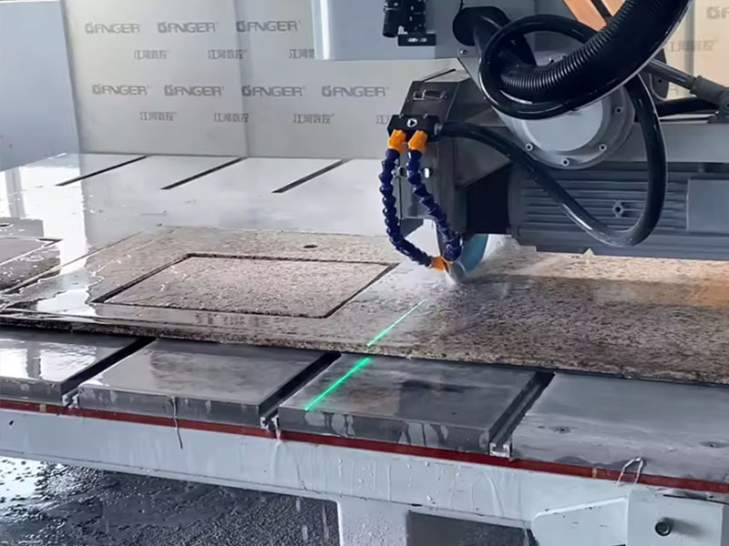 Máquina de corte por puente de 4 ejes GQ-3220BM (4+1)