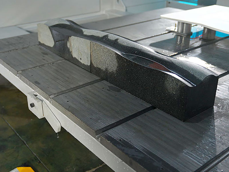 Máquina de corte de puente de 5 ejes GQ-3220DST (5+1, con ATC)