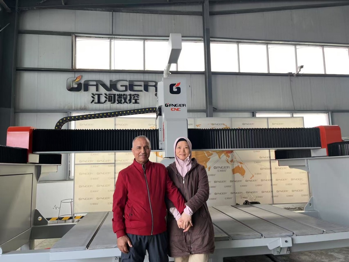 Clients visit our factory 3.jpg