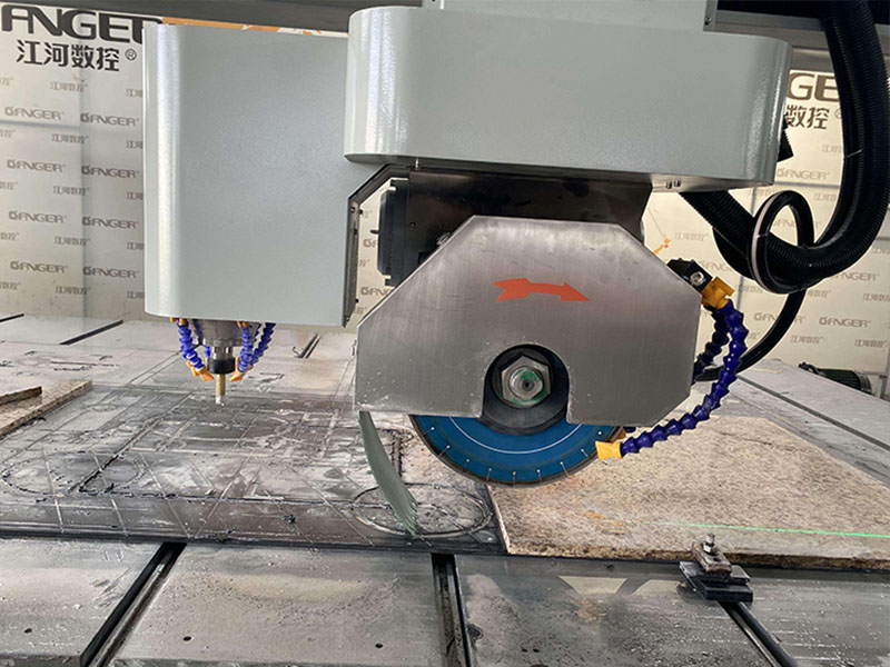 4-осевой мостовой режущий станок GQ-3220BM (4+1)