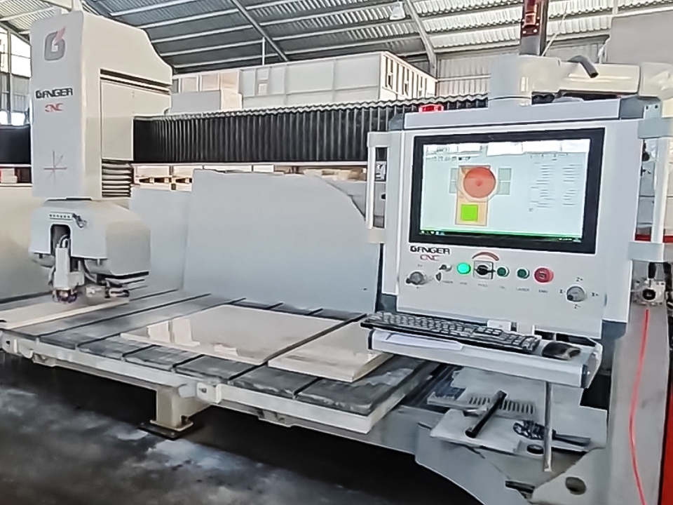GANGER CNC проводит профессиональное обучение на месте на Кипре для 5-осевых мостовых отрезных станков GANGER CNC проводит профессиональное обучение на месте на Кипре для 5-осевых мостовых отрезных станков