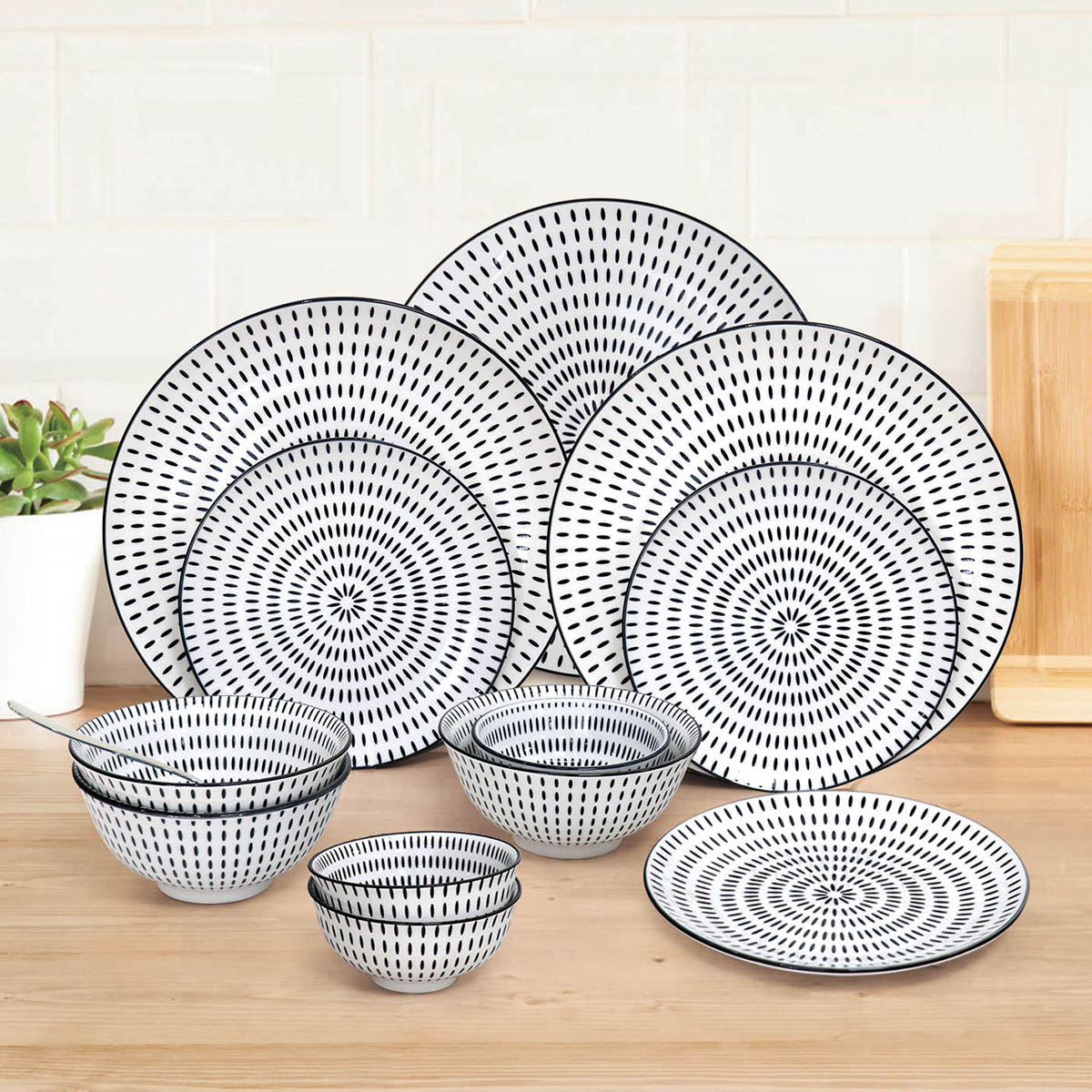 Ceramic Dinnerware Sets for 4 16 Pieces Porcelain Patterned Service Set with Cups Bowls Dessert Dinner Plates, Black and White Stipple pattern Plate Set