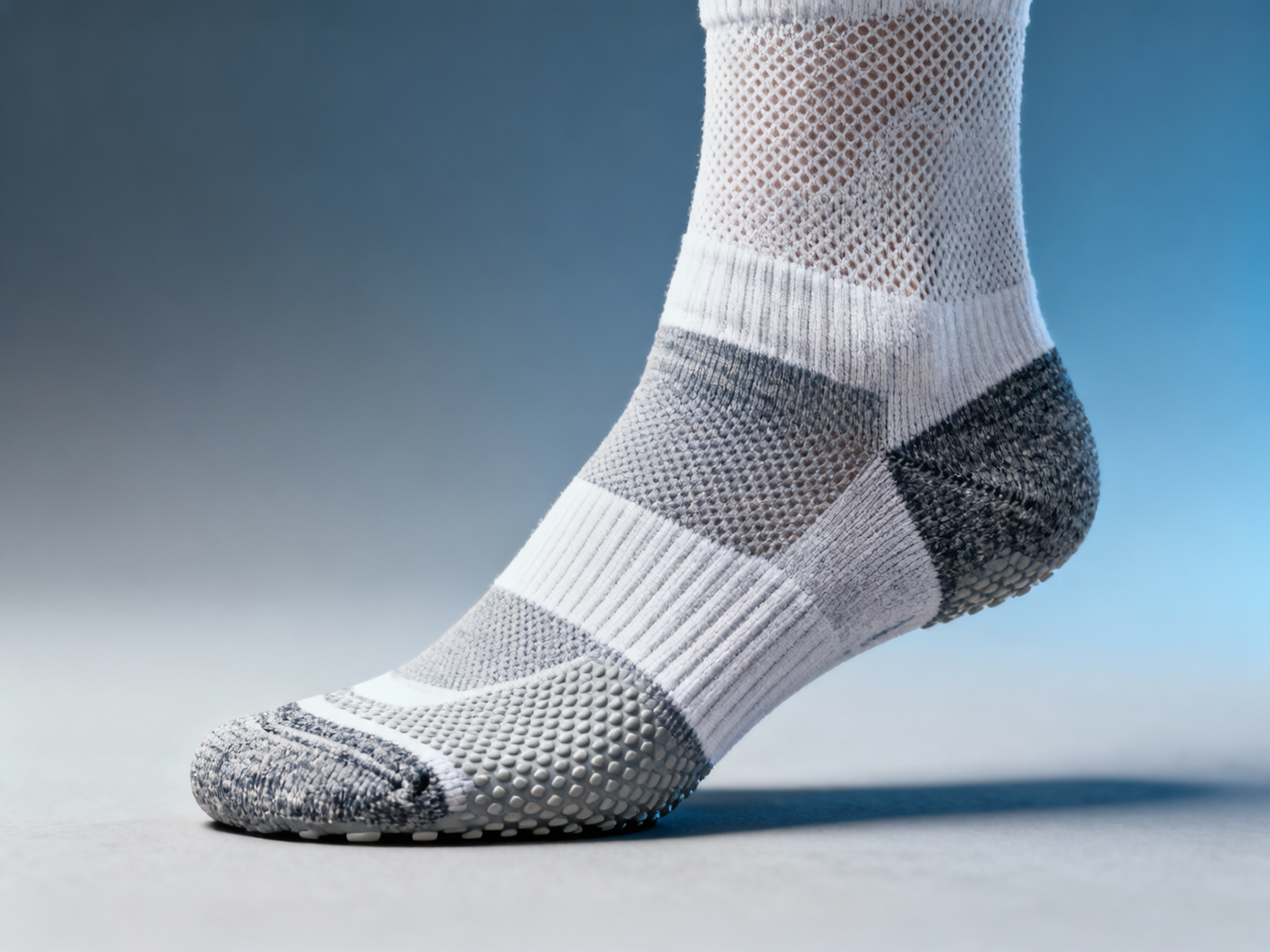 Custom athletic socks slipping mid-run: Why moisture-wicking claims don’t translate to grip retention Custom athletic socks slipping mid-run: Why moisture-wicking claims don’t translate to grip retention