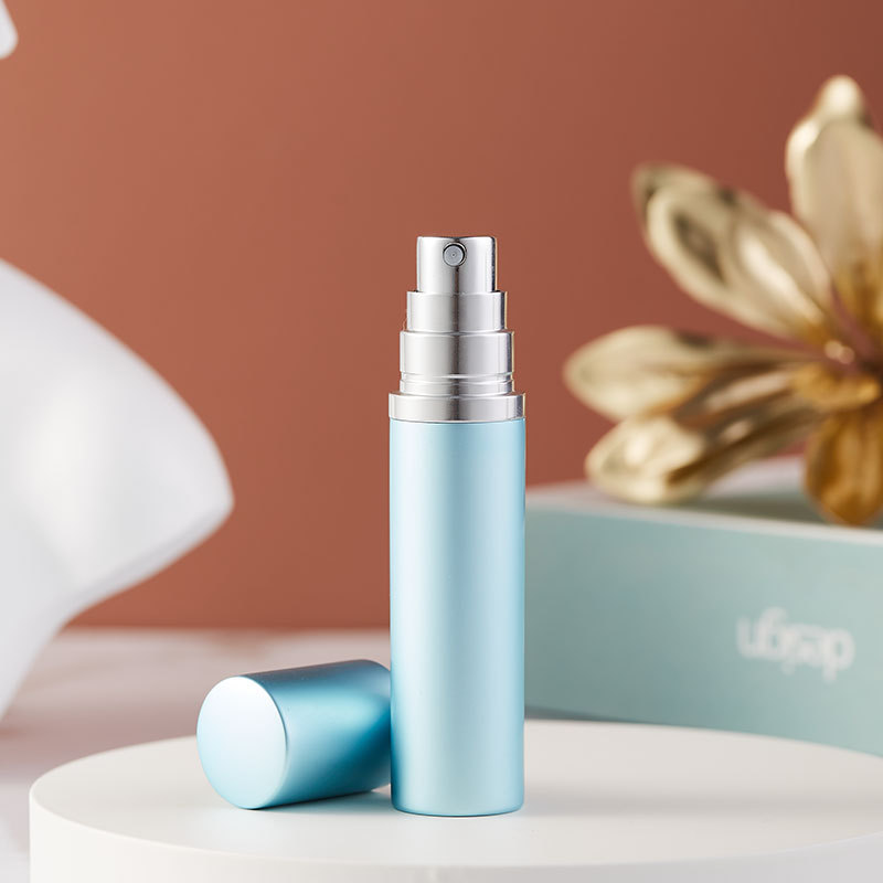 Frascos de perfume de vidrio de alta gama al por mayor de 50 ml, frascos vacíos, frascos pulverizadores de aceite esencial de marca, frascos de perfume personalizados de 30 ml y 100 ml con tapa de madera frascos vacíos
