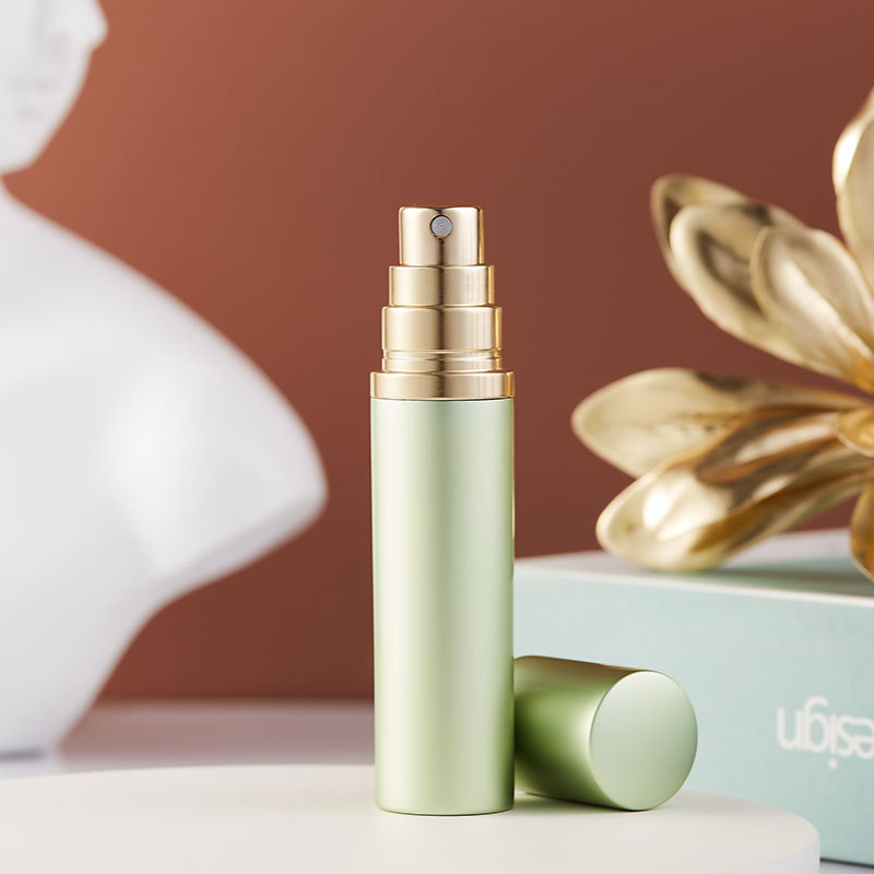 Frascos de perfume de vidrio de alta gama al por mayor de 50 ml, frascos vacíos, frascos pulverizadores de aceite esencial de marca, frascos de perfume personalizados de 30 ml y 100 ml con tapa de madera frascos vacíos
