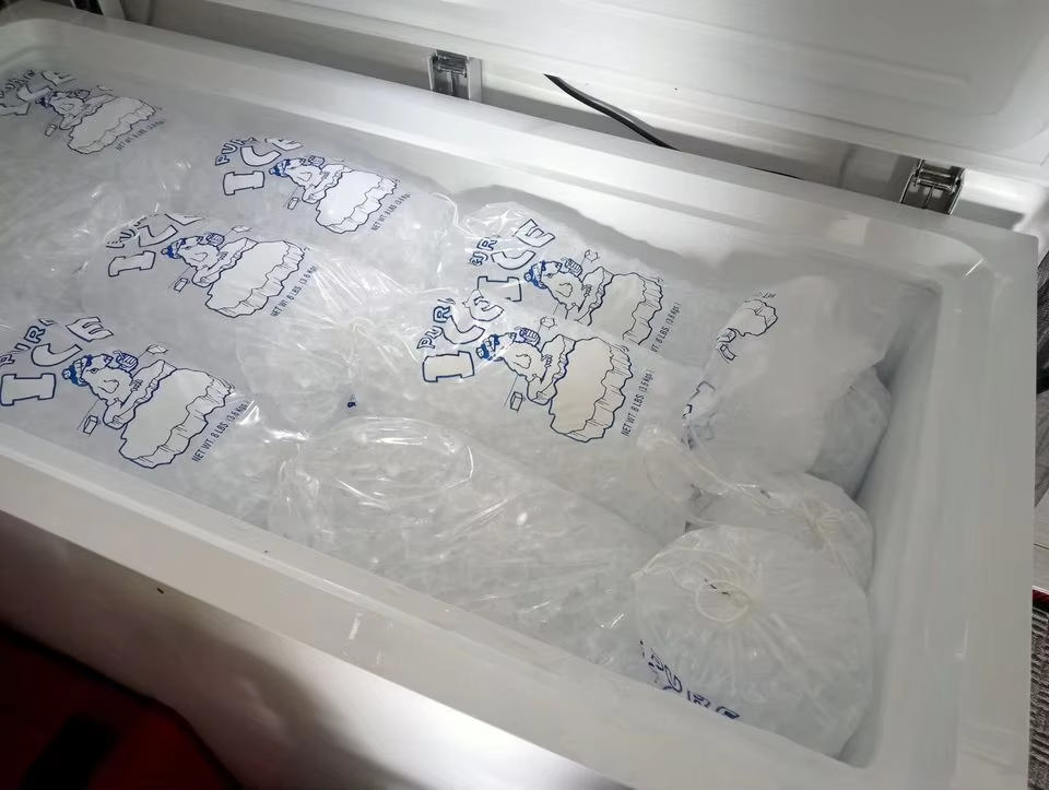 Cubitos de hielo premium en bolsas - Hielo fresco y transparente para bebidas  Refrigeración