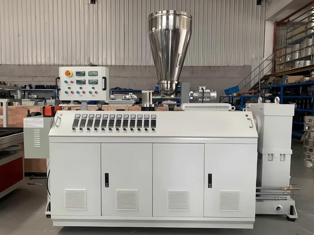 Ligne d'extrusion de profilés en mousse cellulaire PVC