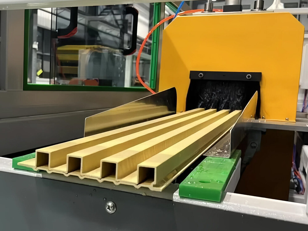 Ligne de production de panneaux muraux en PVC/WPC