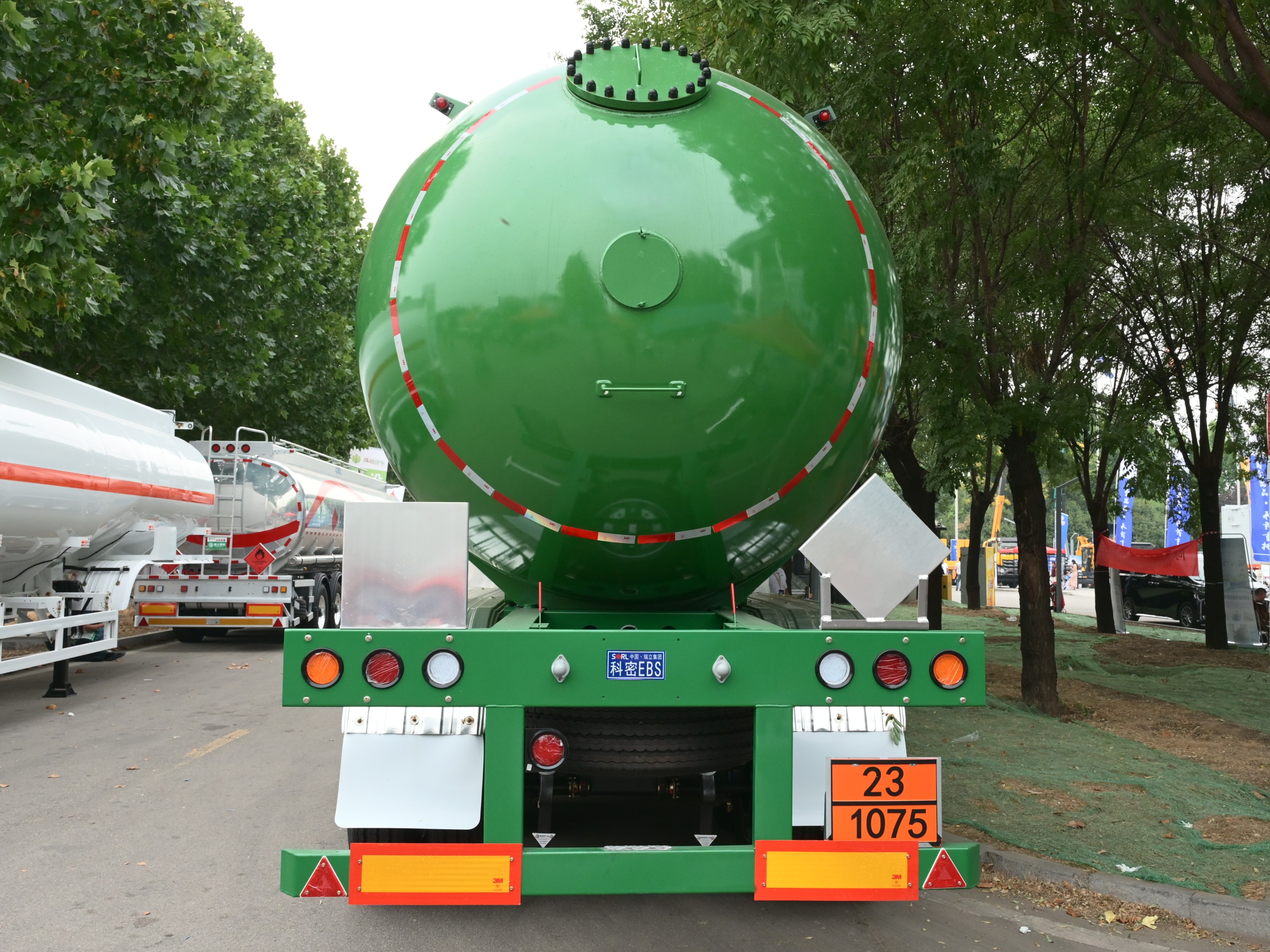 Полуприцеп-цистерна для перевозки LPG (сжиженного нефтяного газа)