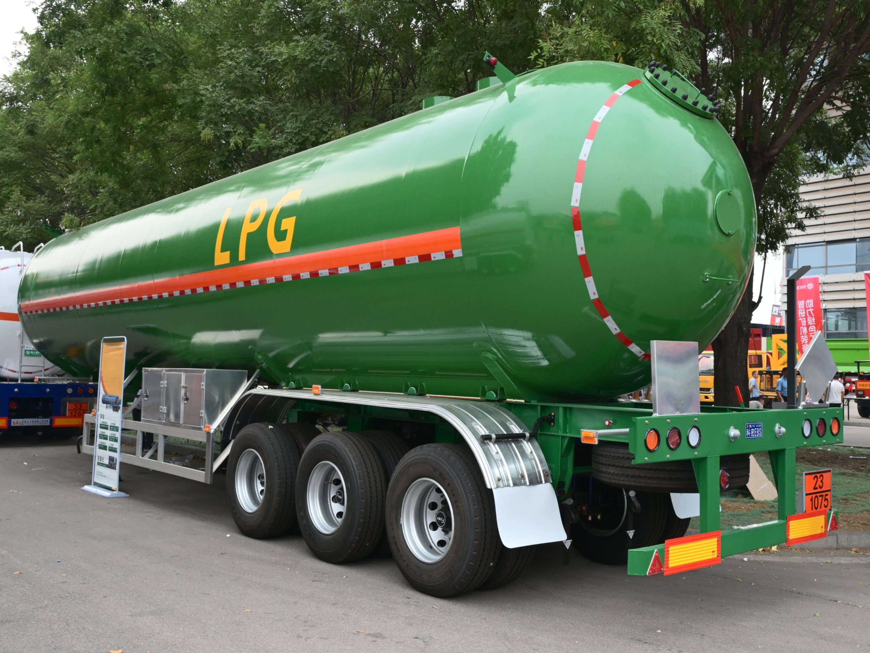 Полуприцеп-цистерна для перевозки LPG (сжиженного нефтяного газа)