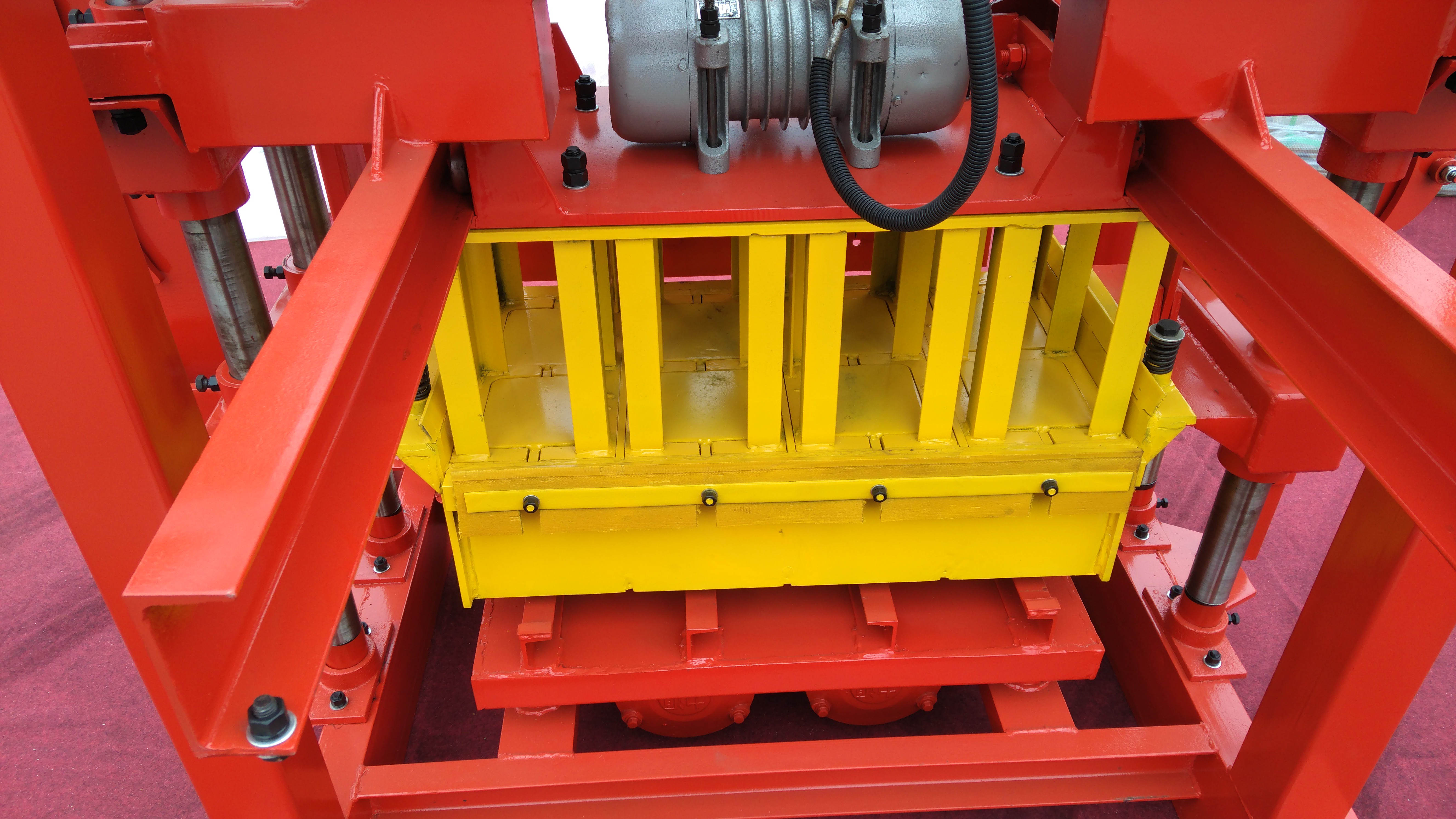 QT4-40 Small-Sized Block Machine