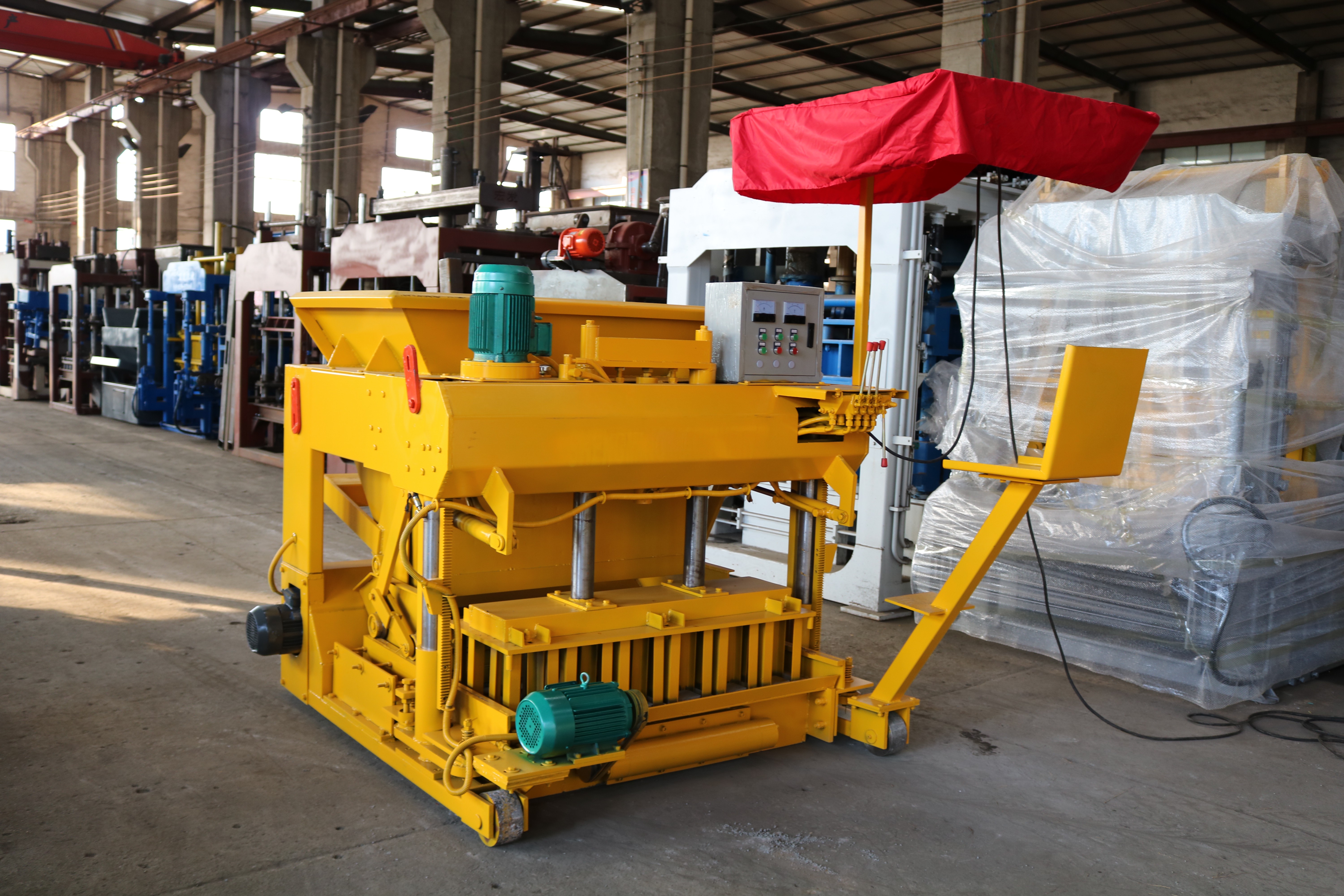 QMJ-6A Vibrating Mobile Block Machine