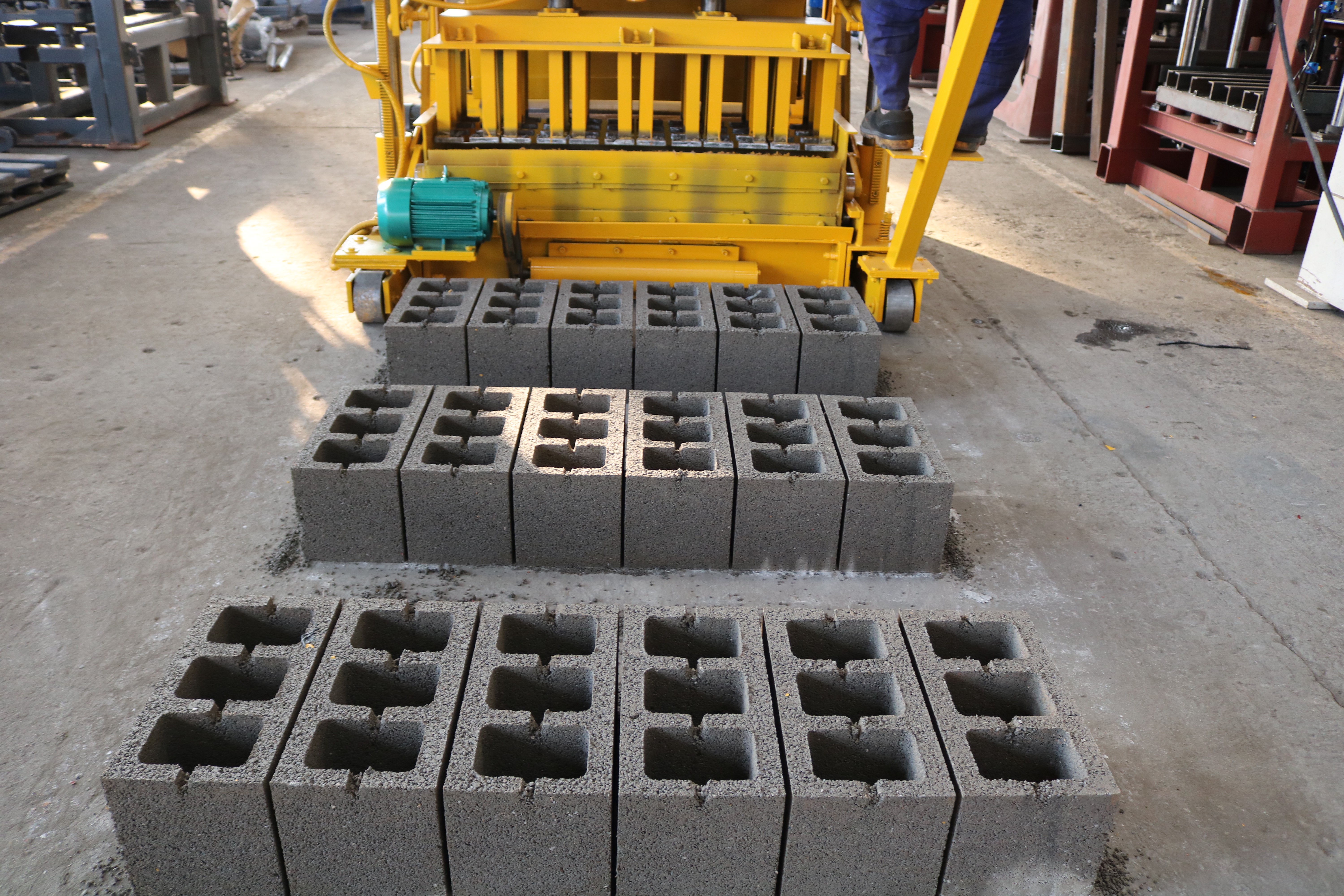 QMJ-6A Vibrating Mobile Block Machine