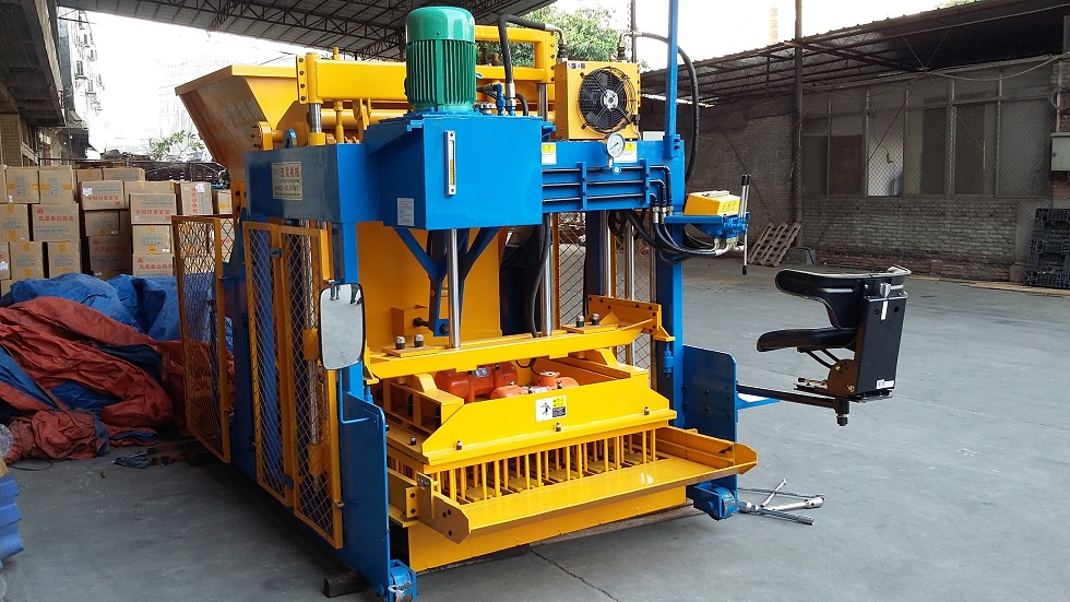 QMJ-12A Mobile Hollow Block Machine