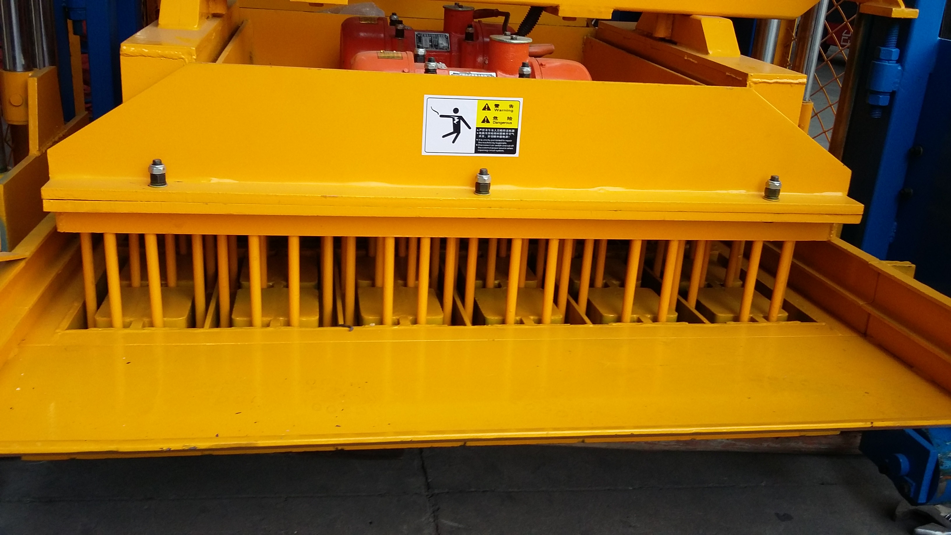 QMJ-12A Mobile Hollow Block Machine