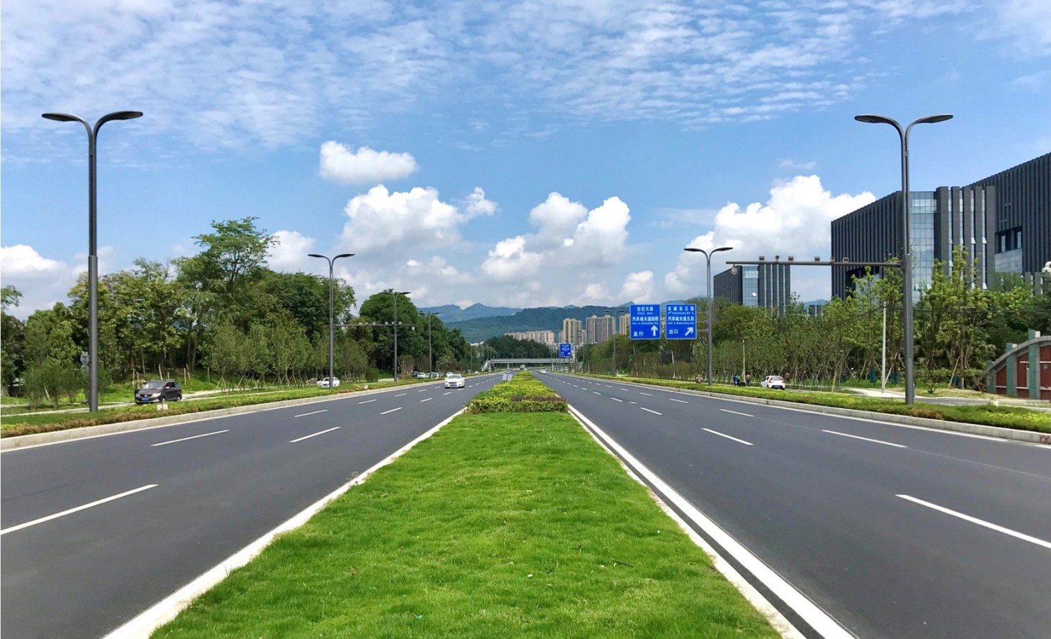 Proyecto de actualización inteligente multiposte - Infraestructura vial urbana