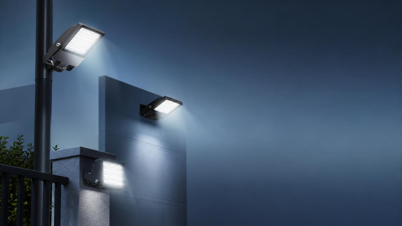 Cómo elegir un reflector LED para estacionamientos, patios y exteriores de edificios